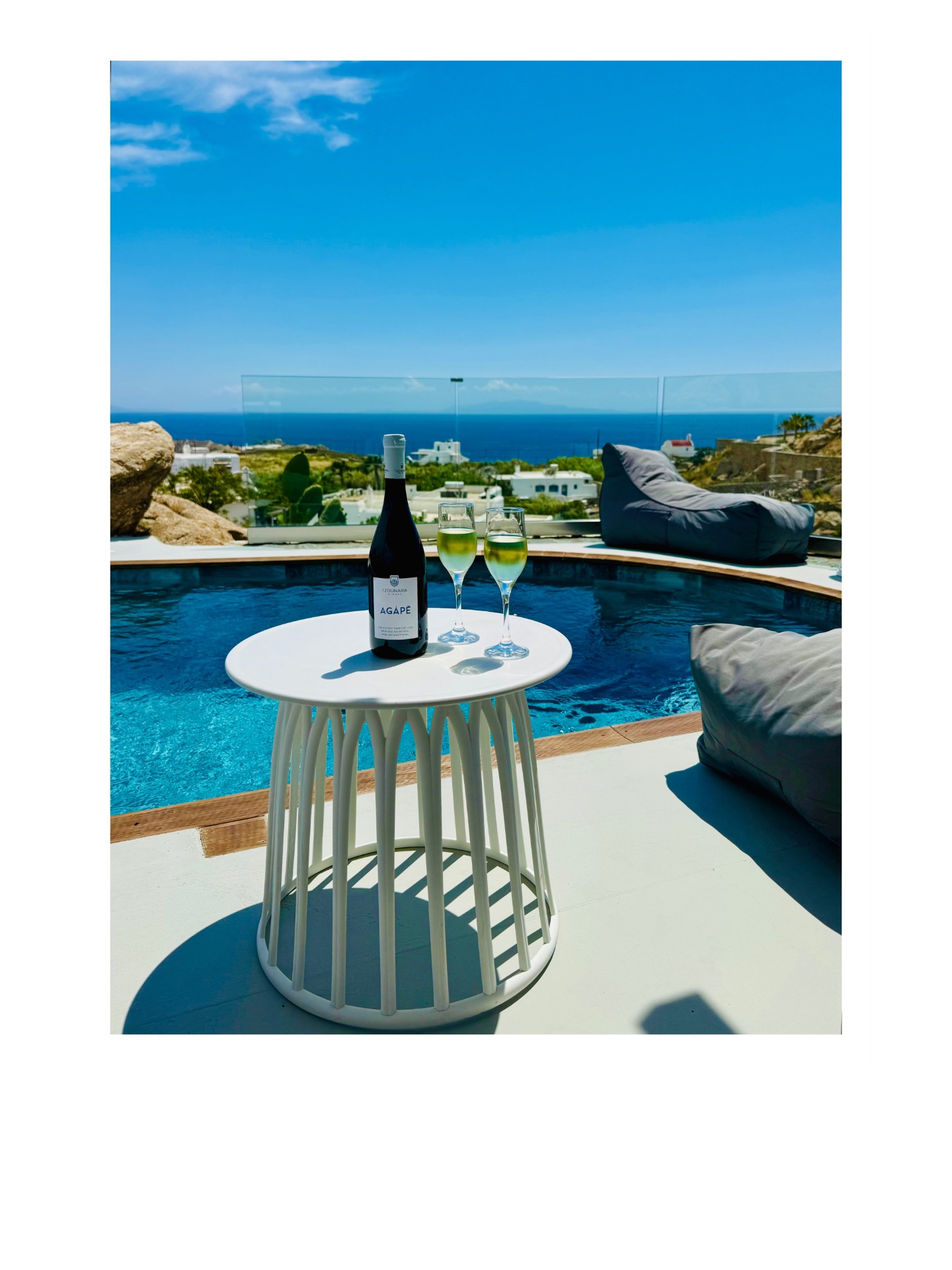 Apartment mit privatem Pool und Meerblick.